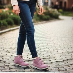 TIMBERLAND Women’s Pink Nellie Waterproof Chukka Hiking Boots Size 10